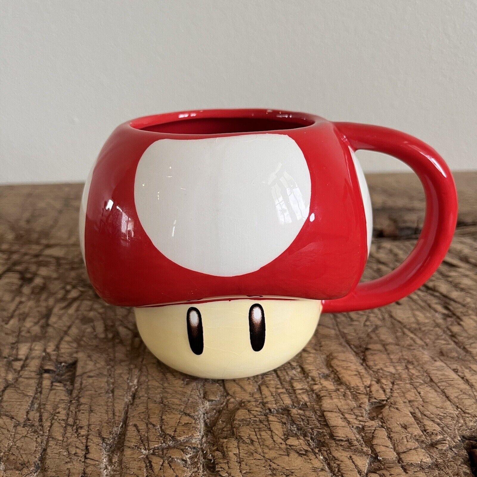 Γυαλιστερή Κούπα MEGA σε Σχήμα Muchroom Toad - Super Mario Bros Χωρητικότητας 395 mL Γυαλιστερή Κούπα MEGA σε Σχήμα Muchroom Toad - Super Mario Bros Χωρητικότητας 395 mL