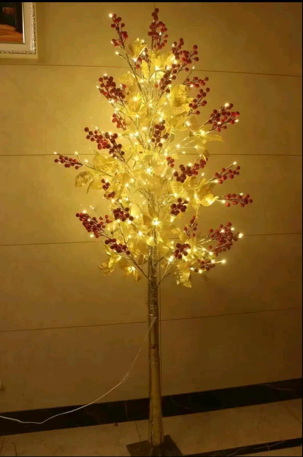 180 cm Χριστουγεννιάτικο Διακοσμητικό Δέντρο με Χρυσά Φύλλα & Κόκκινα Μούρα και LED Θερμού Λευκού Φωτισμού 180 cm Χριστουγεννιάτικο Διακοσμητικό Δέντρο με Χρυσά Φύλλα & Κόκκινα Μούρα και LED Θερμού Λευκού Φωτισμού