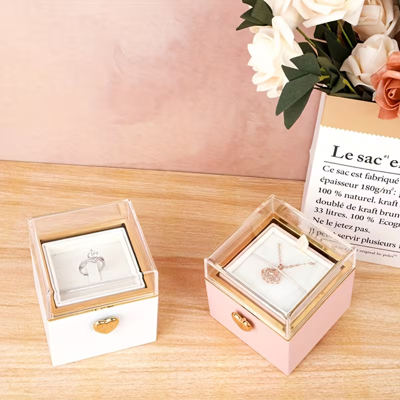 Πολυτελές Κουτί Δώρου με Τριαντάφυλλο και Περιστρεφόμενη Θέση για Κόσμημα Πολυτελές Κουτί Δώρου με Τριαντάφυλλο και Περιστρεφόμενη Θέση για Κόσμημα