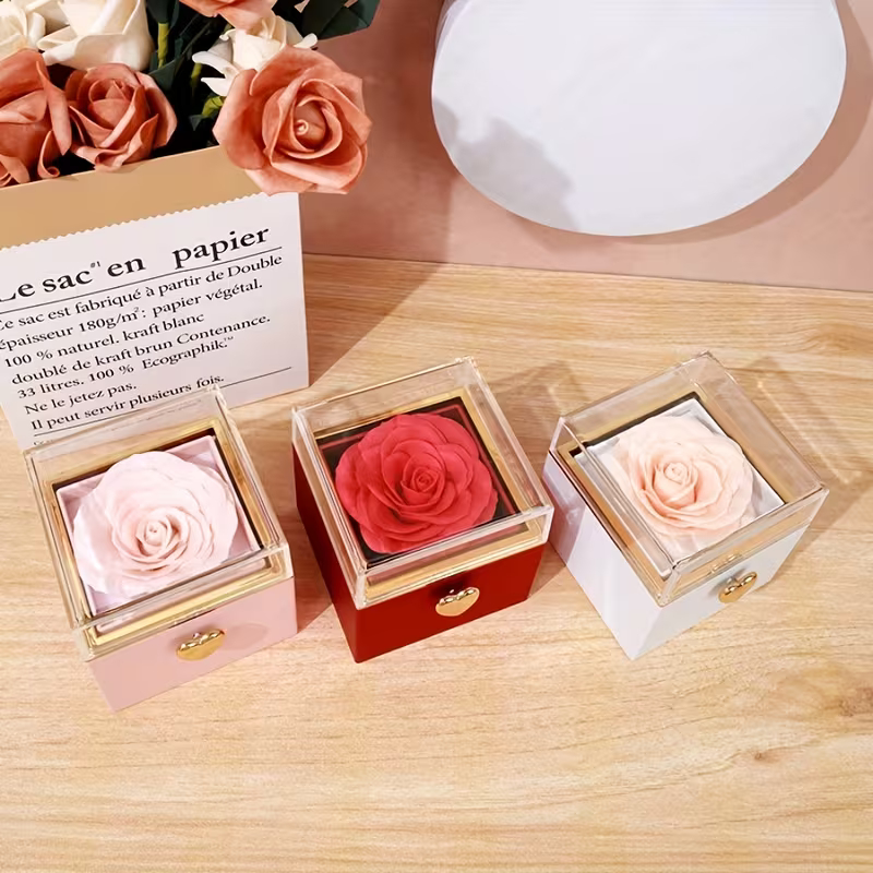 Πολυτελές Κουτί Δώρου με Τριαντάφυλλο και Περιστρεφόμενη Θέση για Κόσμημα Πολυτελές Κουτί Δώρου με Τριαντάφυλλο και Περιστρεφόμενη Θέση για Κόσμημα