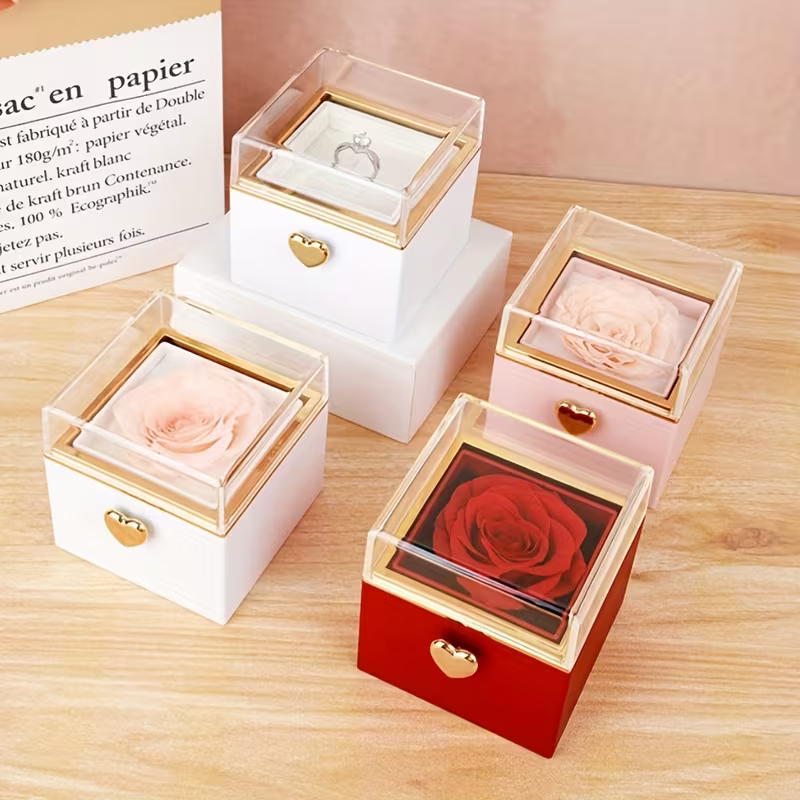 Πολυτελές Κουτί Δώρου με Τριαντάφυλλο και Περιστρεφόμενη Θέση για Κόσμημα Πολυτελές Κουτί Δώρου με Τριαντάφυλλο και Περιστρεφόμενη Θέση για Κόσμημα
