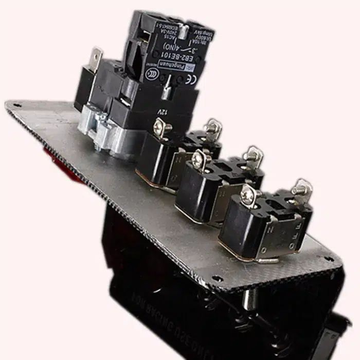 Πίνακας Ελέγχου Αυτοκινήτου για Ρεύματα και Start Engine με 4 Διακόπτες 12V 15cm F1 Πίνακας Ελέγχου Αυτοκινήτου για Ρεύματα και Start Engine με 4 Διακόπτες 12V 15cm F1