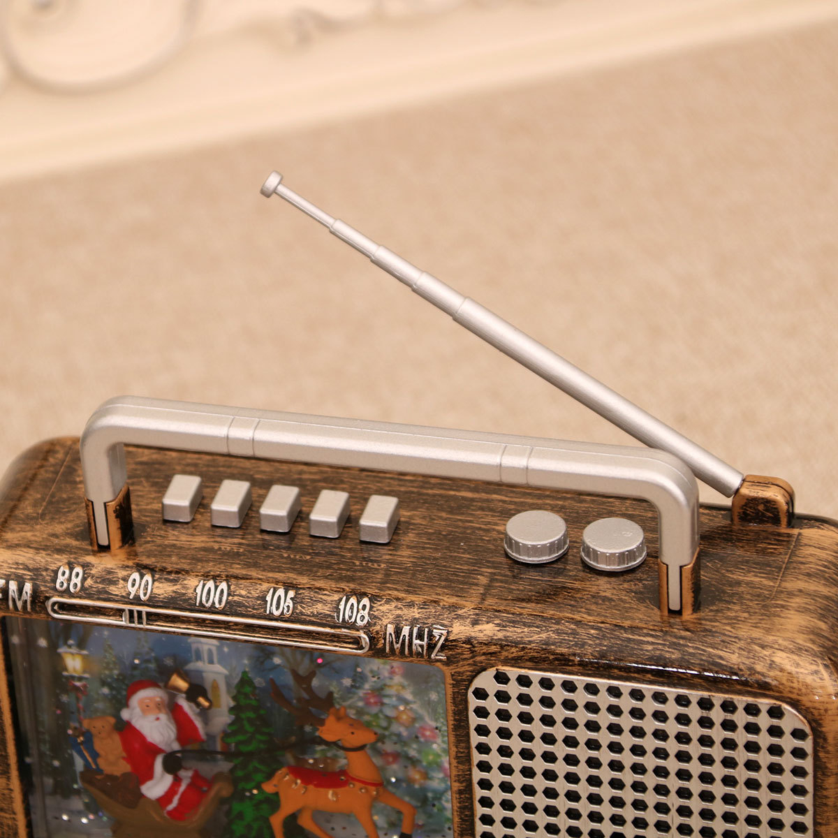 Vintage Χριστουγεννιάτικο Φωτεινό Ραδιόφωνο με Χρυσόσκονη & Μουσική Vintage Χριστουγεννιάτικο Φωτεινό Ραδιόφωνο με Χρυσόσκονη & Μουσική